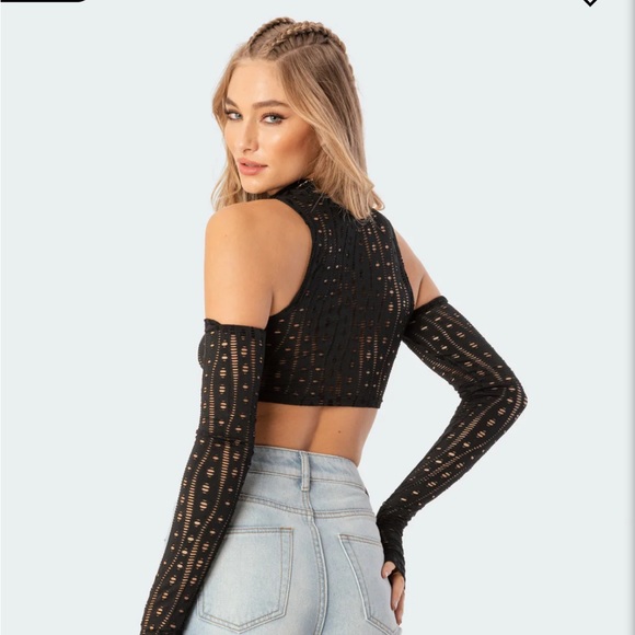 Edikted Open-Shoulder Top - Picture 2 of 5